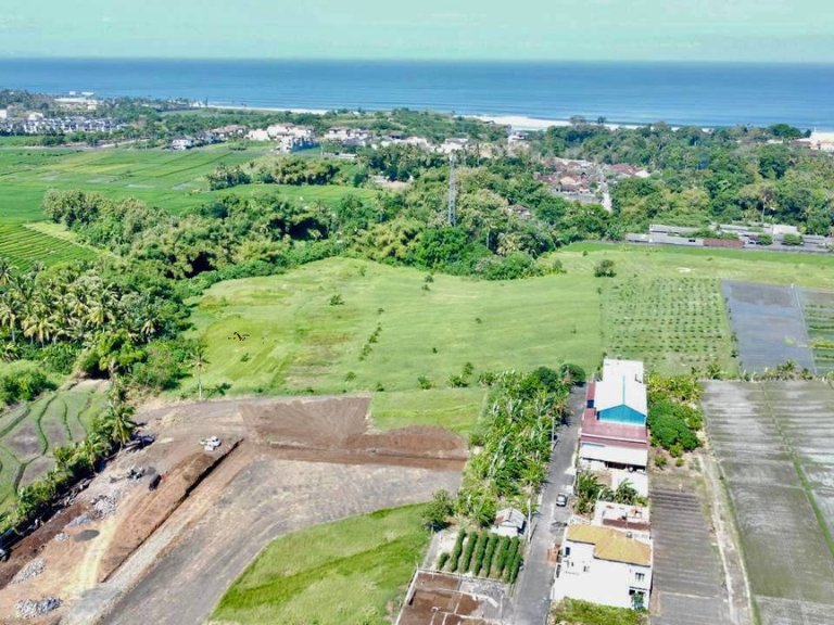 di Pantai Yeh Gangga Gubug, Tabanan